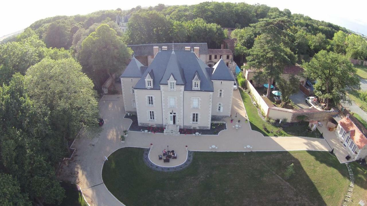 Le Petit Chateau Des Cedres Mouchamps Eksteriør bilde
