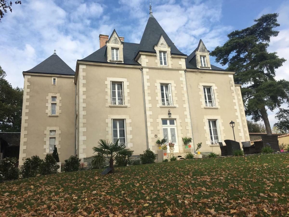 Le Petit Chateau Des Cedres Mouchamps Eksteriør bilde