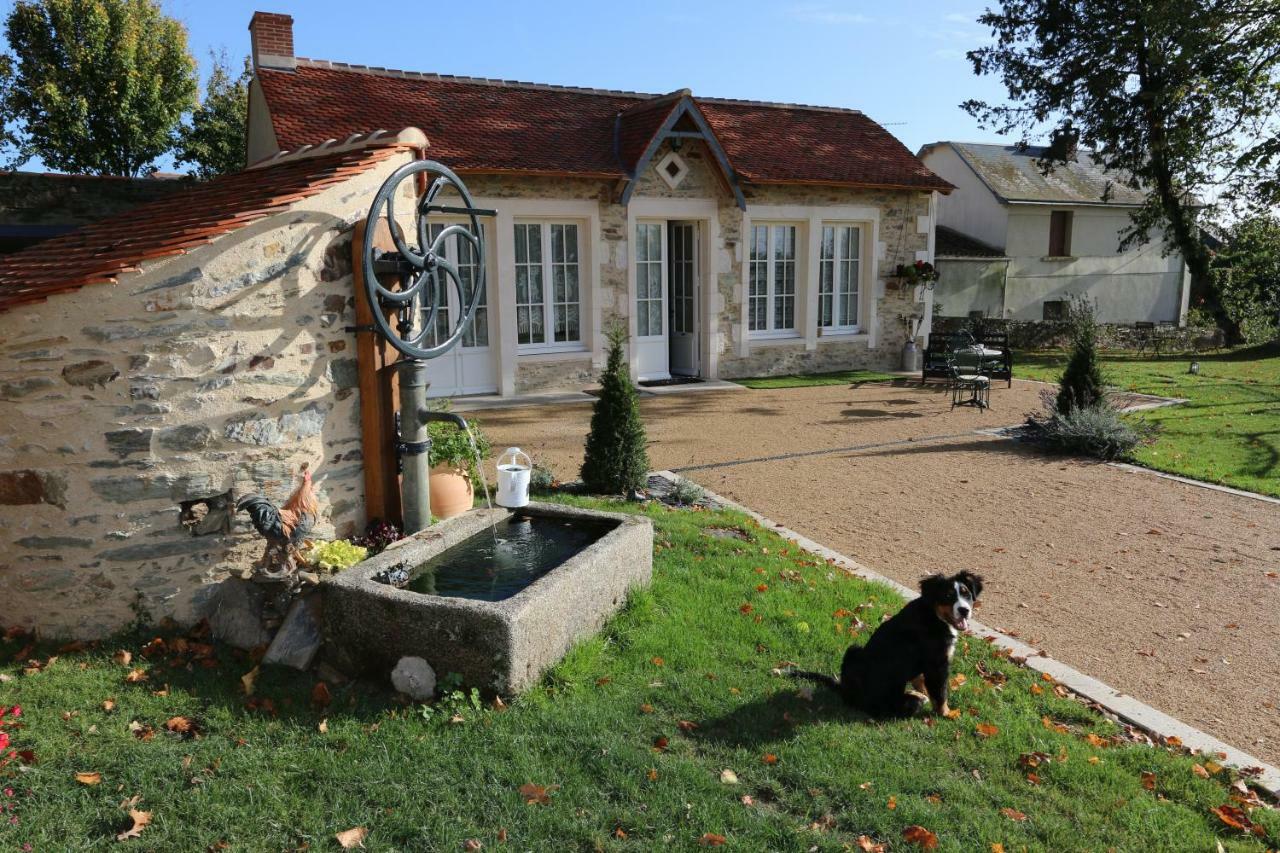 Le Petit Chateau Des Cedres Mouchamps Eksteriør bilde