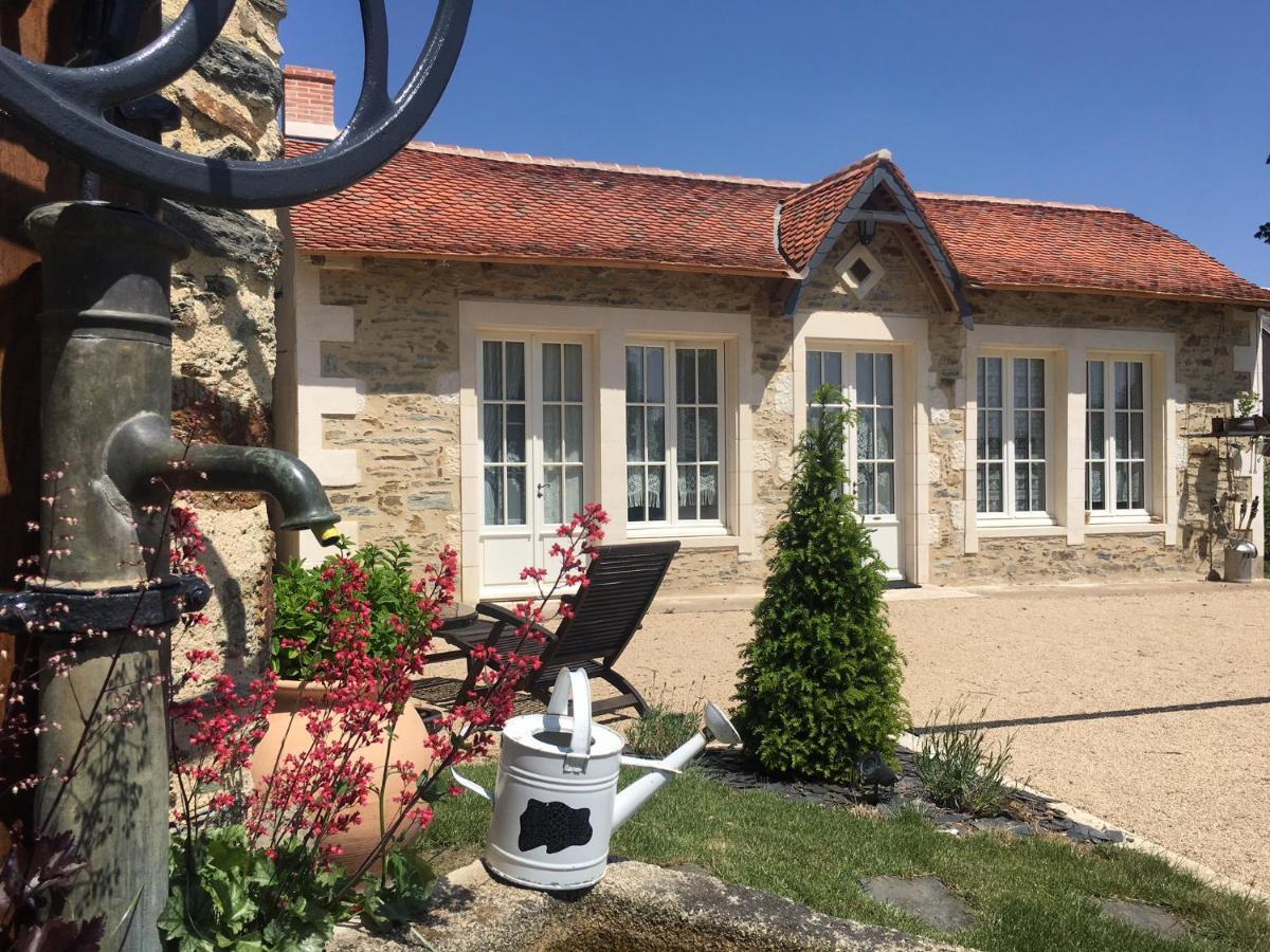 Le Petit Chateau Des Cedres Mouchamps Eksteriør bilde